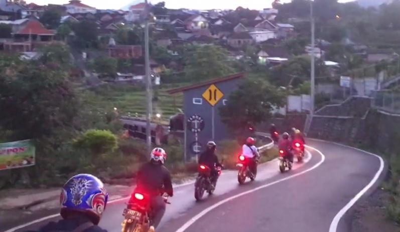 Kampayekan Safety Riding Ke Members Baru, CBR One Club Surabaya Ajak Sunmori Ke Trawas