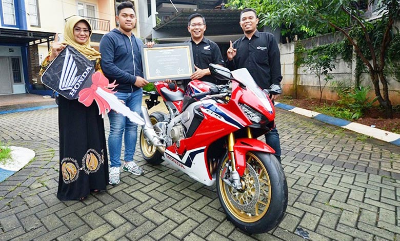 Fadillah Pemilik Pertama Honda CBR1000RR SP di Indonesia 