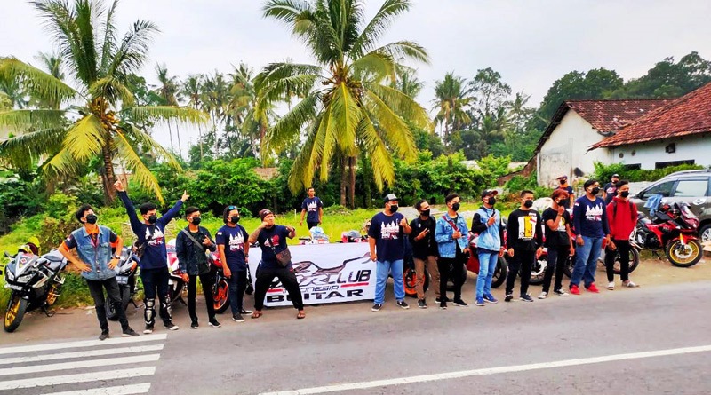 CBR Club Indonesia Region CCI Blitar Bantu Tanggulangi Covid-19 Dengan Berbagi Masker dan Takjil