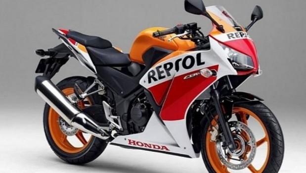RAYAKAN KEMENANGAN DI MOTOGP, AHM RILIS HONDA CBR150R DAN HONDA BLADE 125 FI EDISI JUARA