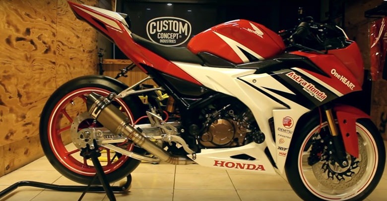 Modifikasi Honda CBR150R, Tanamkan Livery AHRT