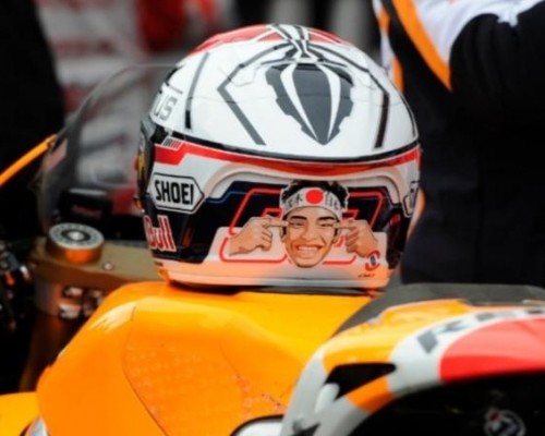 Cari Aman, Helm Jangan Taruh Diatas Tangki Bahan Bakar