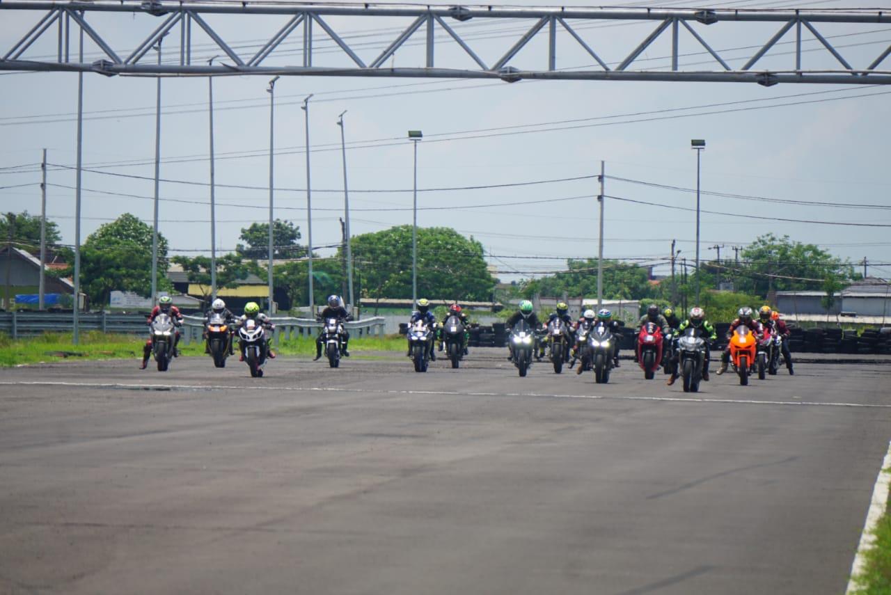 Salurkan hobi, MPM ajak komunitas & konsumen CBR Series Dan CRF Di Jatim cornering bareng
