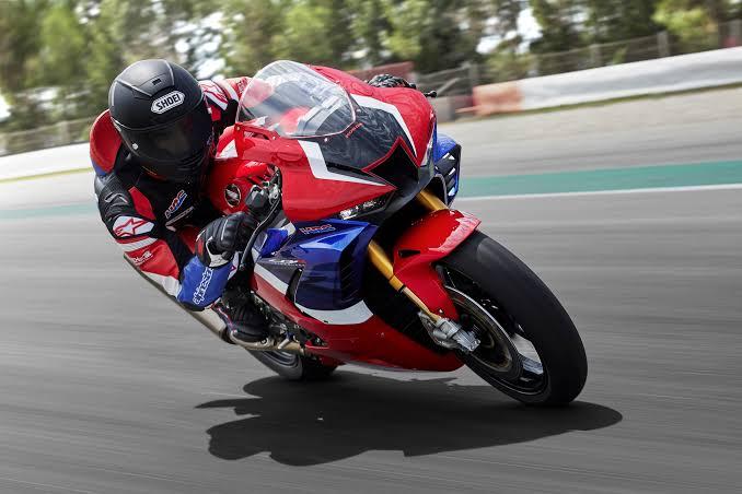 Wow... Honda CBR1000RR-R SP Fireblade Raih Predikat Desain Motor Terbaik