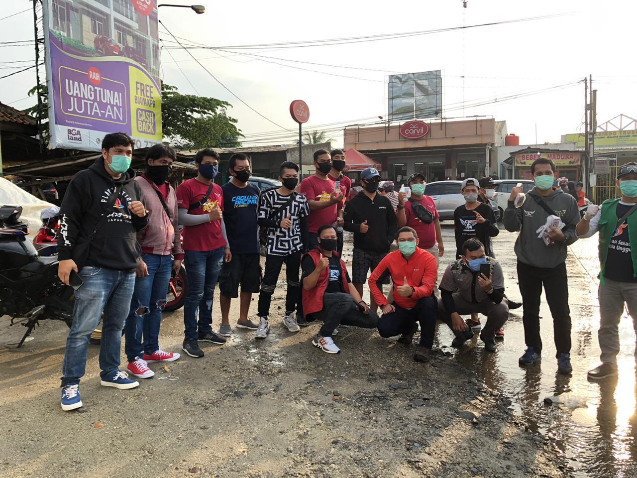 Peduli Covid-19, Komunitas CROW Tangerang Bagikan Masker & Hand Sanitizer.