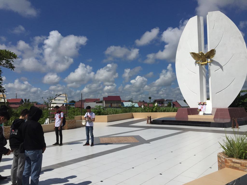 Honda West Borneo Community Mengheningkan Cipta di Makam Pahlawan