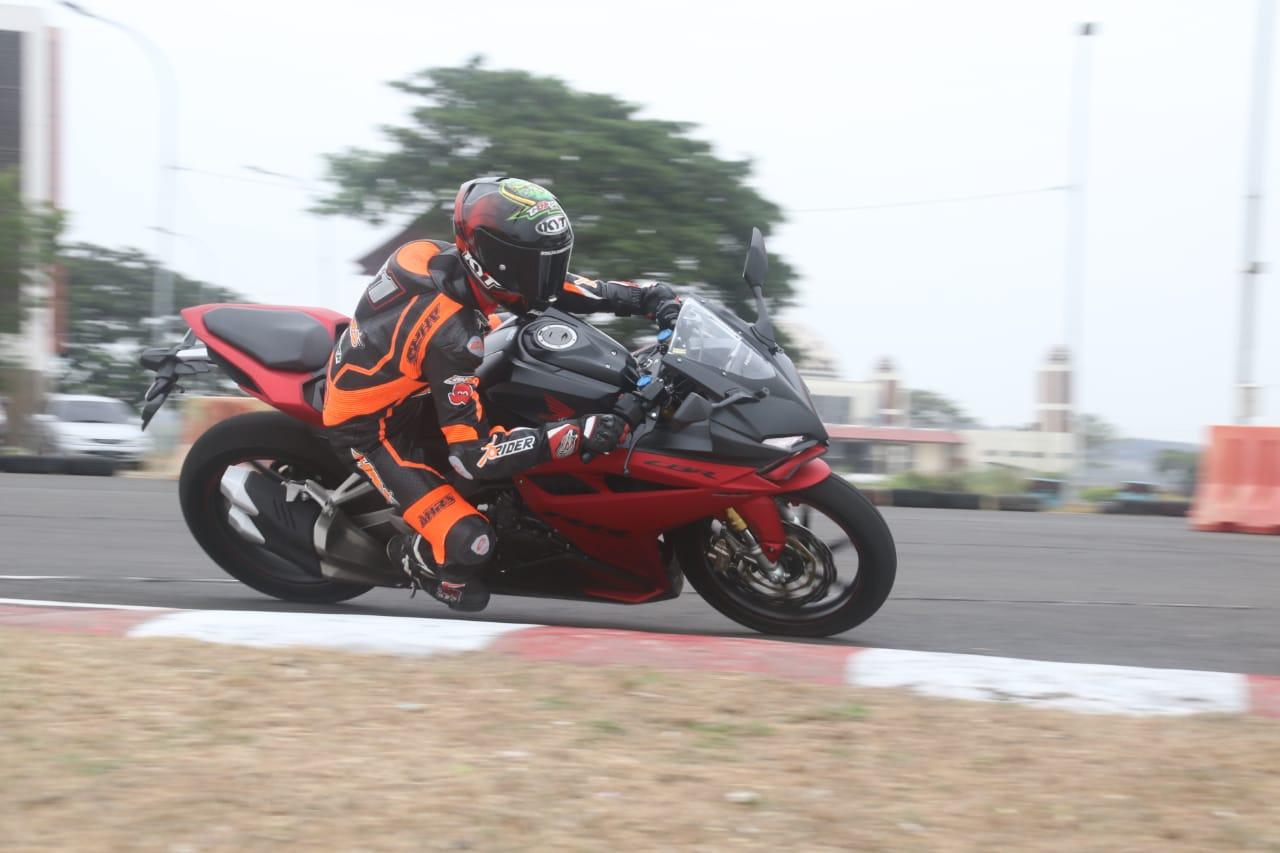 Juara Asia Gerry Salim & Peserta Demoday Terkesan Performa CBR250RR SP Quick Shifter