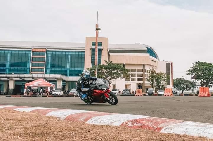 DEMODay, Ngaspal CBR250RR SP di Sirkuit Bung Tomo Surabaya