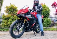 Ketampanan meningkat drastis mengendarai motor sport All New Honda CBR150R ini, Bradz !!