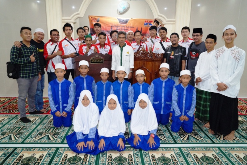Honda CBR Riders Club (HCRC) Depok Gelar Bukber dan Baksos di Masjid
