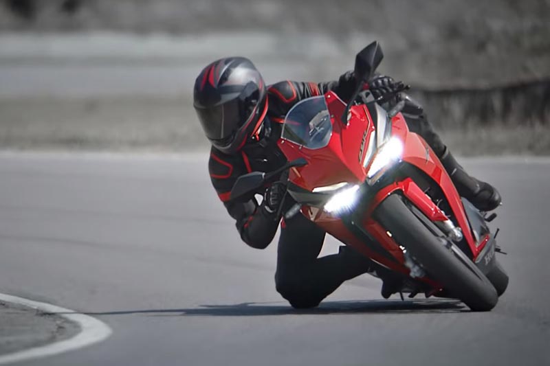 Lincahnya Honda CBR250RR Dalam Lintasan