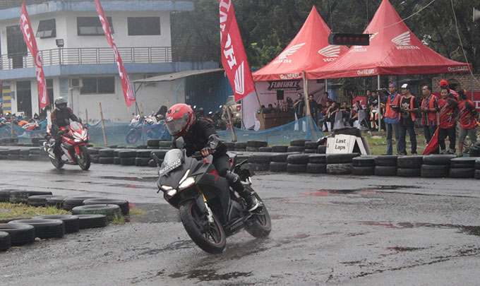 CBR Club Medan dan Konsumen Rasakan Performa CBR250RR di Sirkuit Pancing Medan