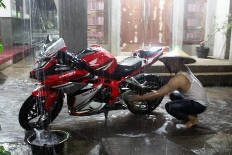 Perlu Perlakuan Khusus, Jangan Sembarangan Cuci Motor CBR250RR