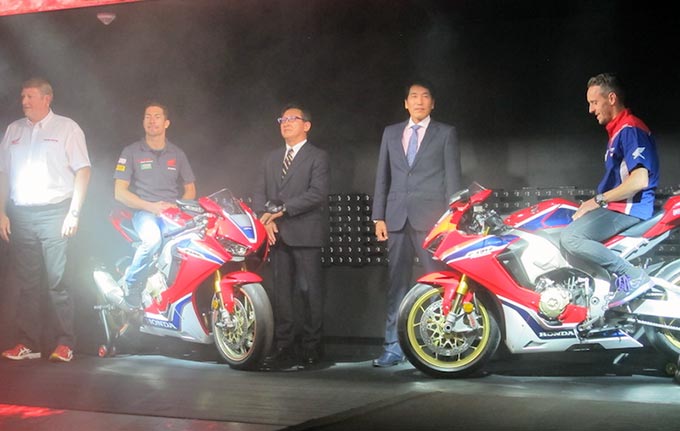 Intermot 2016: Honda CBR1000RR Resmi di Luncurkan Dua pebalap WSBK tim Honda
