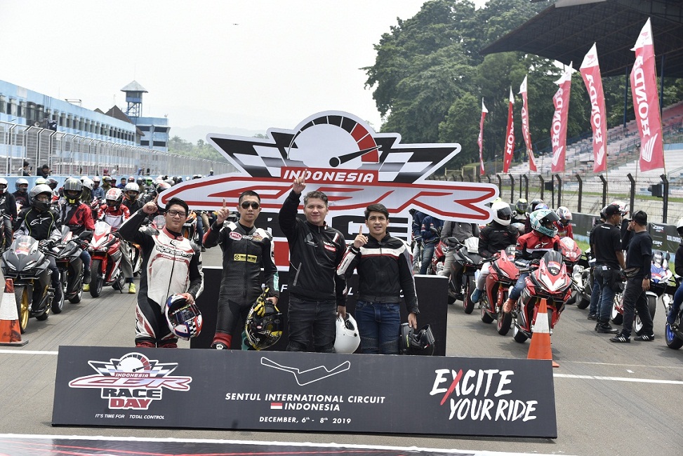 Penggila Honda CBR Tutup Tahun Dengan Balapan