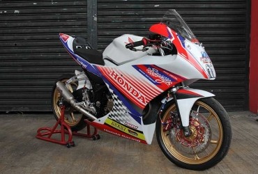 916