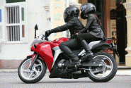 Spion Bawaan Motor Itu Penting, Please! Jangan Diperkecil