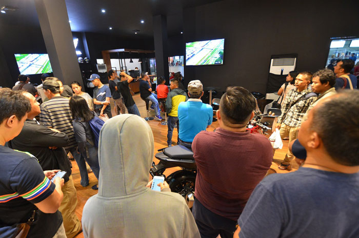 Antusiasme Nonton MotoGP di Booth Honda
