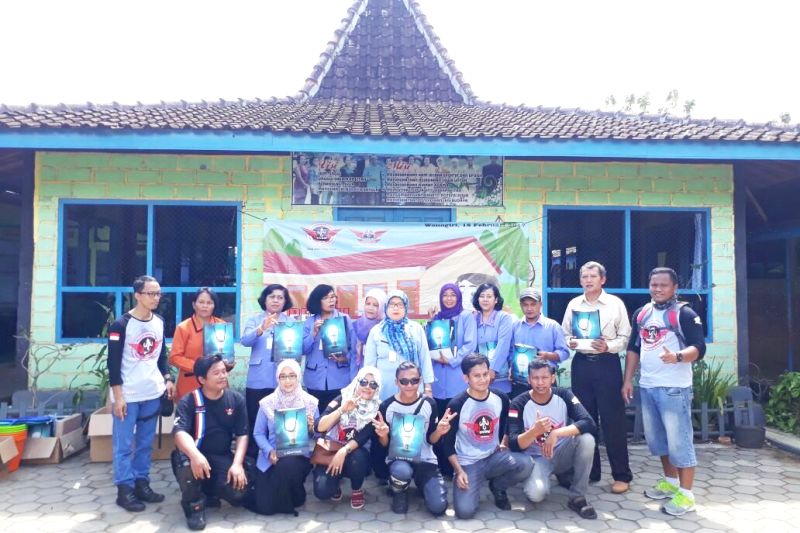 PCOW Gelar Baksos Peduli Pendidikan di SDN Pare 1 Selogiri, Wonogiri