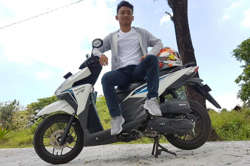Gaya Pebalap AHRT, Galak Di Sirkuit Sopan Di Jalan Umum