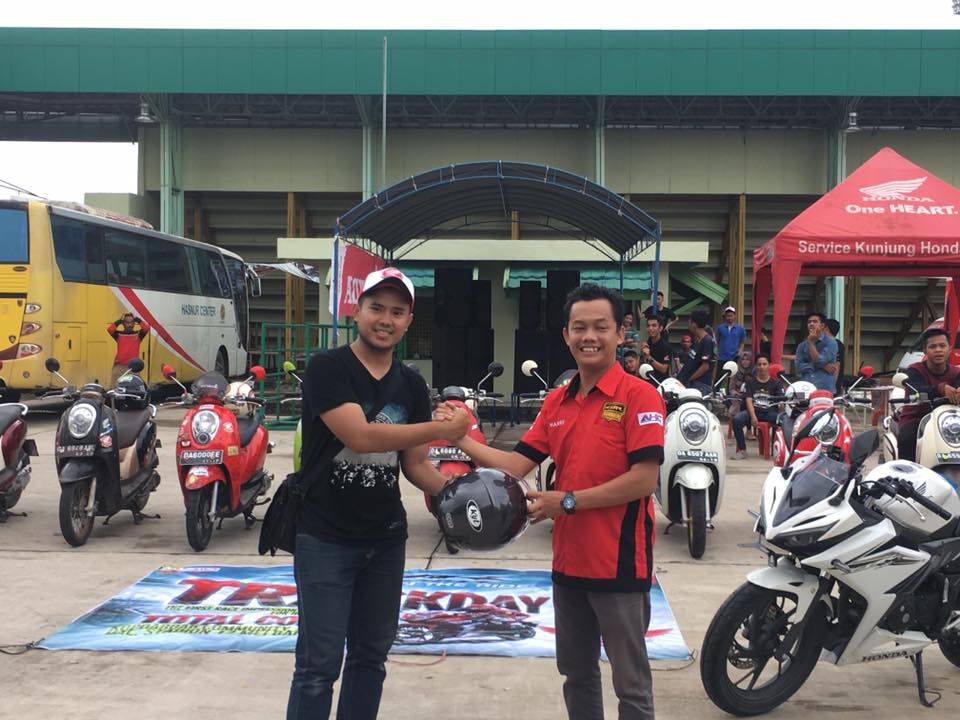 All New Honda CBR 150R Track Day Ajarkan Komunitas Honda Kalsel Teknik Balap